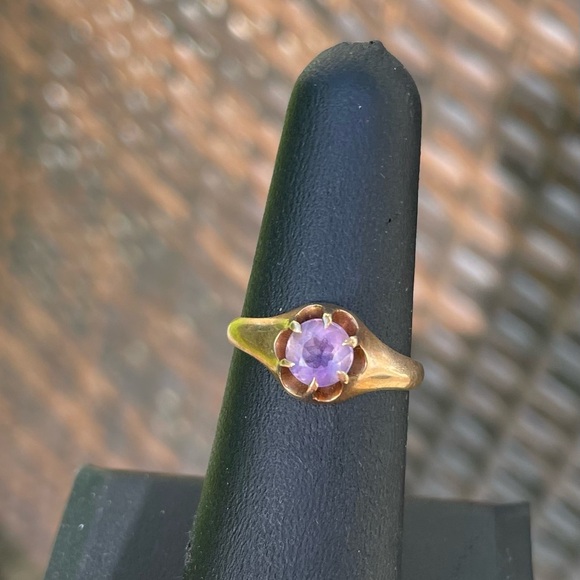 Vintage Jewelry - Antique Gold and Amethyst Ring